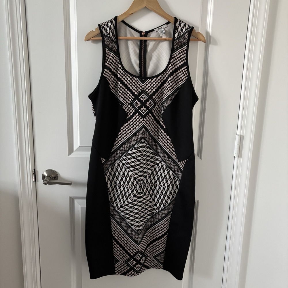 BAR III Size XL Sleeveless Bodycon Geometric Black White Midi Dress Scoop Neck